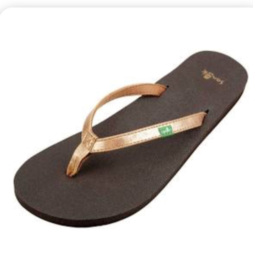 Sanuk yoga mat gold metallic flip flops